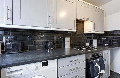 Wyken House | 4-Bed Home Coventry | Parking, Garden, Near Centre
