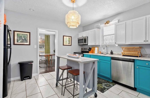 Rosedale House | 4-Bed Home with Pool by KU & 39th St. Shops | 4