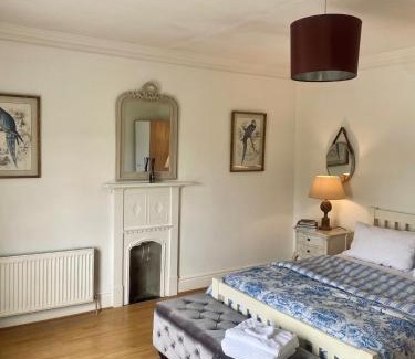 Cut Bush House | 4-Bed House in Kildare Sleeps 8 with Parking