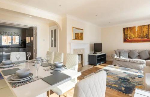 Abingdon House | 4 Bed House with Marina View, Abingdon, Oxford