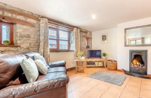 Llandovery House | 4 Bed in Llandovery 82440