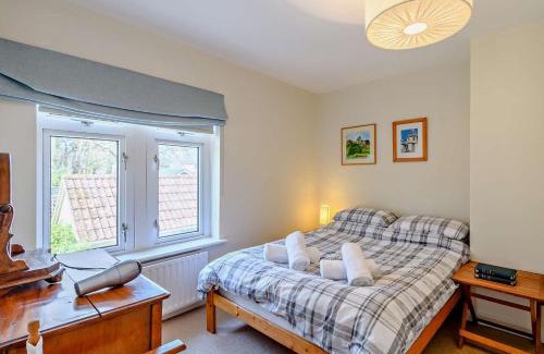 Wareham House | 4 Bed in West Holme DC204