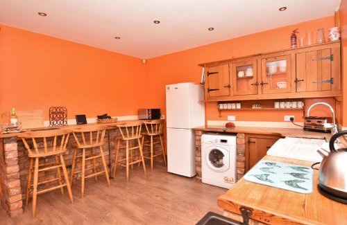 Combs House | 4 Bed in Whaley Bridge PK535