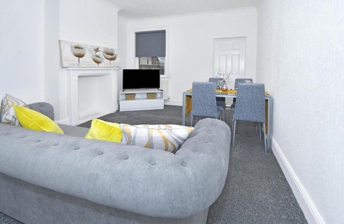 Forsbrook Apartment | 4-Bed Stay in Stoke-on-Trent near Alton Towers