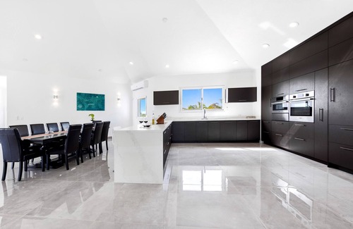 Sandy Hill Villa | 4-Bed Villa, Pool, Parking