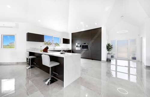 Sandy Hill Villa | 4-Bed Villa, Pool, Parking