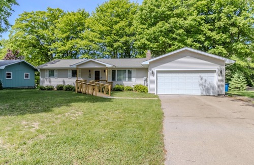 Frankfort House | 4 bedroom, 2 bathroom Home Perfect for a Family in Frankfort