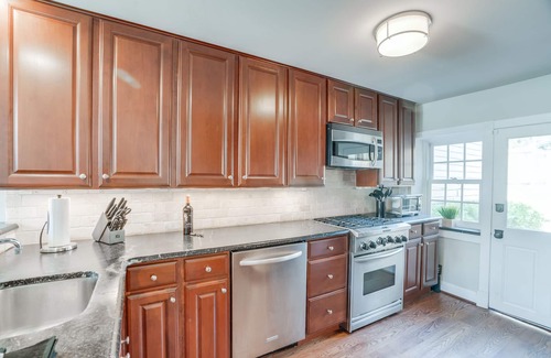 Frederick House | 4 Bedroom, 3 Bath Big Downtown Frederick home, w/Private Patio & fire table