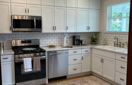 La Salle House | 4 Bedroom, 3 Full Bathrooms - 10 Minutes to Starved Rock!