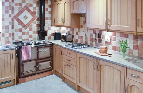 Sutton-in-Craven Cottage | 4 bedroom accommodation in Glusburn, near Skipton
