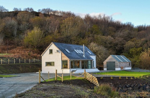 Beinn Orasaigh Cottage | 4 bedroom accommodation in Carbost, near Portree