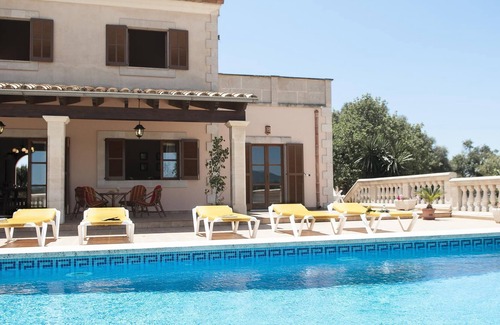 S'alqueria Blanca House | 4 bedroom accommodation in Porto Pet