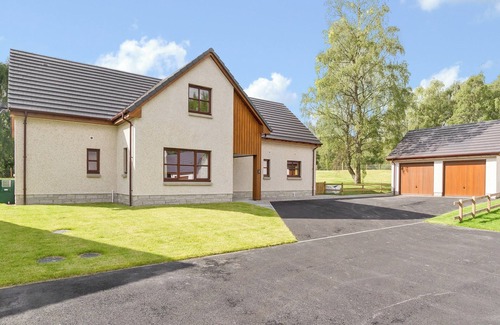 Aviemore Cottage | 4 bedroom accommodation in Aviemore