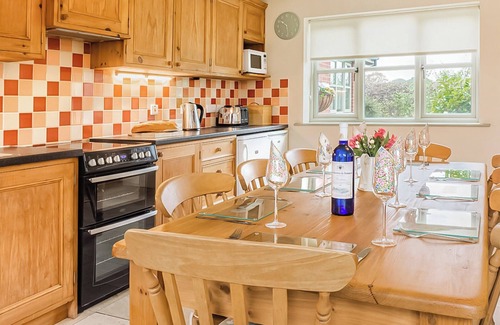 Irstead Cottage | 4 bedroom accommodation in Rollesby, near Winterton-on-Sea