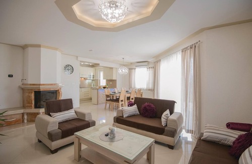 Donji Prolozac House | 4 bedroom accommodation in Prolozac