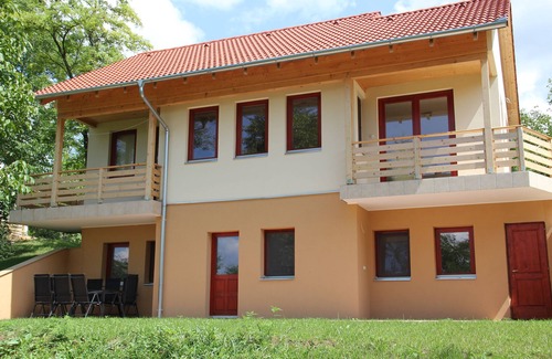 Szolad Villa | 4 bedroom accommodation in Szólád