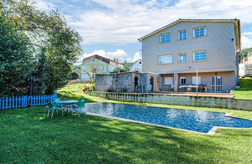 Samieira Apartment | 4 bedroom accommodation in Poio