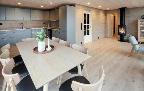 Etne House | 4 Bedroom Amazing Home In Skånevik