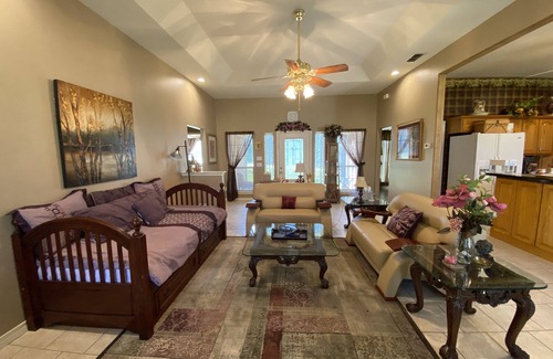 Flint House | 4 Bedroom Angel Lakehouse, Pet Friendly with TV in each room