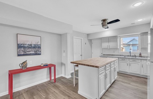 Keansburg House | 4-Bedroom Beach House Keansburg with AC, WiFi/Front WATERPARK