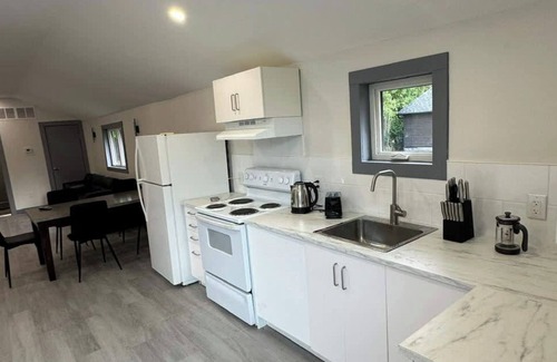 Innisfil Cabin | 4 Bedroom Cottage #1: Innisfil Resort