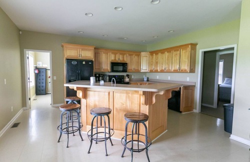 Normandy Cottage | 4 Bedroom cottage on cattle ranch, river access