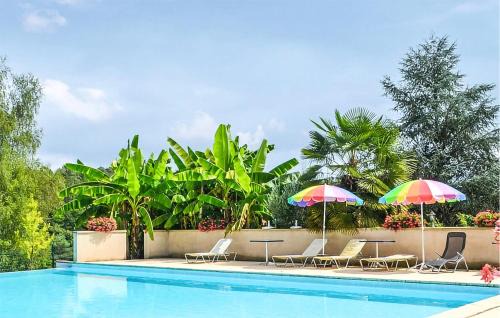 La Douze House | 4 Bedroom Cozy Home In La Douze