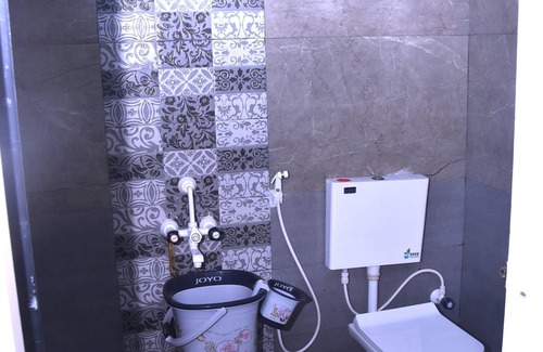 Udumalaipettai Other | 4-bedroom farmhouse in delightful Udumalaipettai with WiFi, AC