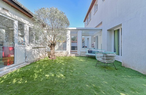 Adamville House | 4 Bedroom Private vacation home in Saint-Maur-des-Fossés