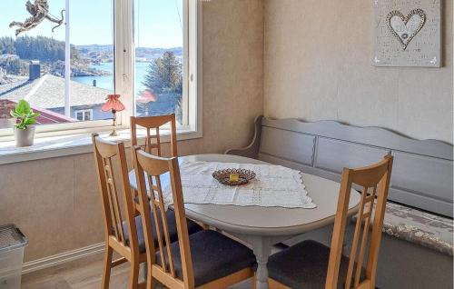 Egersund Apartment | 4 Bedroom Gorgeous Apartment In Hellvik