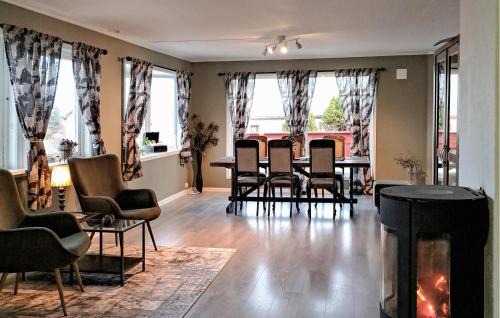Egersund Apartment | 4 Bedroom Gorgeous Apartment In Hellvik