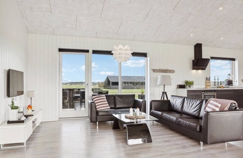 Grønhøj House | 4 bedroom gorgeous home in Løkken