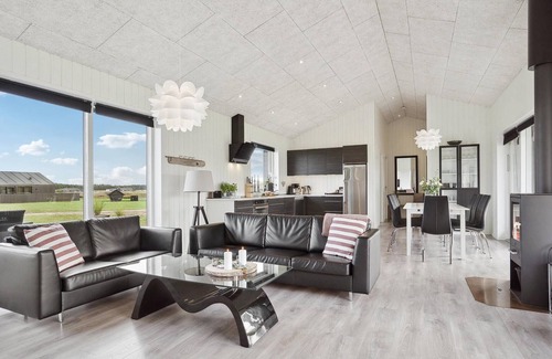 Grønhøj House | 4 bedroom gorgeous home in Løkken