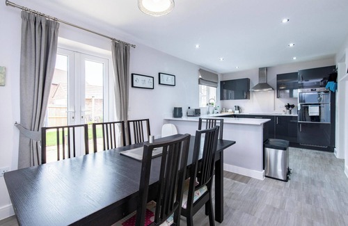 Radcliffe on Trent House | 4 Bedroom House Ideal for Families and Corporate Stays in Radcliffe on Trent