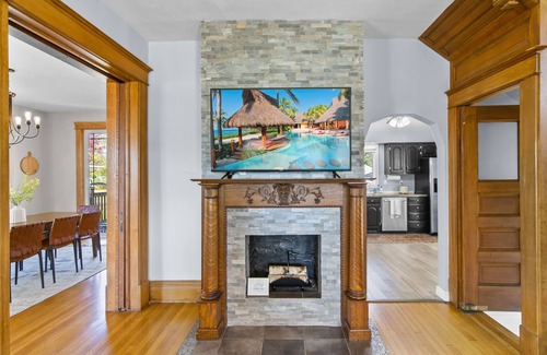 Marion House | 4 Bedroom Historic Charmer Marion Uptown