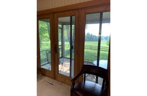 Granville House | 4-bedroom home on farm 5-minutes to Denison/Granville