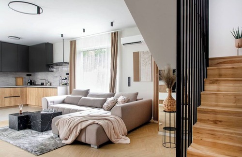 Balatonakarattya House | 4-bedroom house in marvelous Balatonakarattya with pool, jacuzzi and sauna.