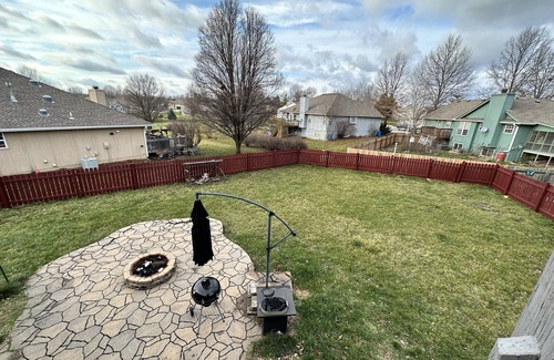 Raymore House | 4 Bedroom House 5 minutes from restaurants and shopping