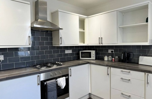 Anfield House | 4 Bedroom House in Anfield, Pool Table, Sleeps 18