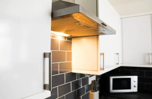 Anfield House | 4 Bedroom House in Anfield, Pool Table, Sleeps 18