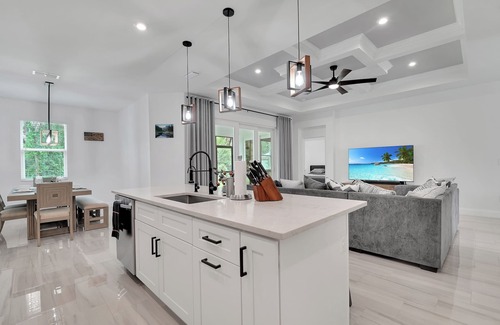 North Port House | 4-bedroom house in pleasant North Port with WiFi, AC