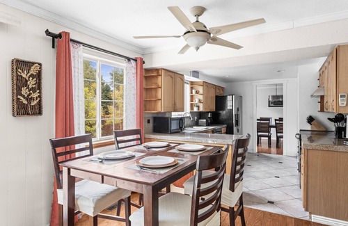Willow Park House | 4-bedroom house in tranquil Aurora with AC, WiFi. Enjoy a peaceful getaway