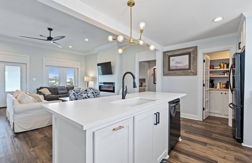 Shoreline Park House | 4-bedroom house in charming Bay St. Louis. Waterfront, pool and outdoor living!