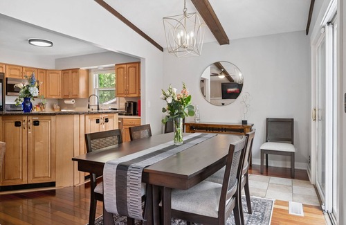 Mounds View House | 4-bedroom house in marvelous Mounds View with WiFi, AC