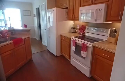 Lascassas House | 4-bedroom house in wonderful Lascassas with AC, fitness room, furnished