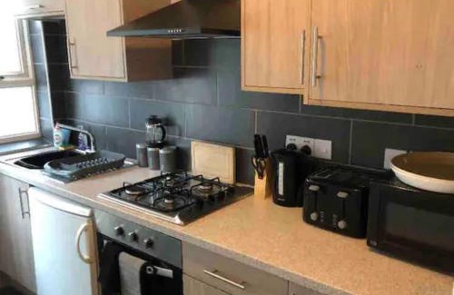 Stonnall House | 4 Bedroom House with 7 Beds and 2 Bathrooms by NEC-HS2-Available for Contractors, Families and Extended FlexibleStays