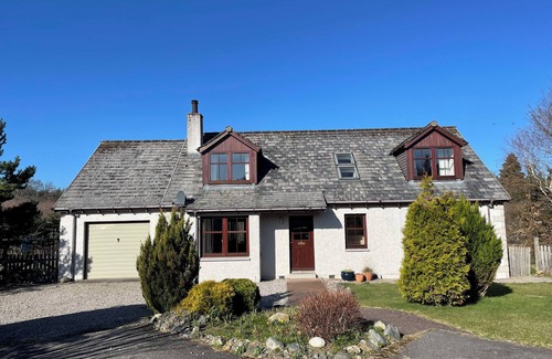 Nethy Bridge House | 4 bedroom house with large garden in Cairngorms - ideal for families