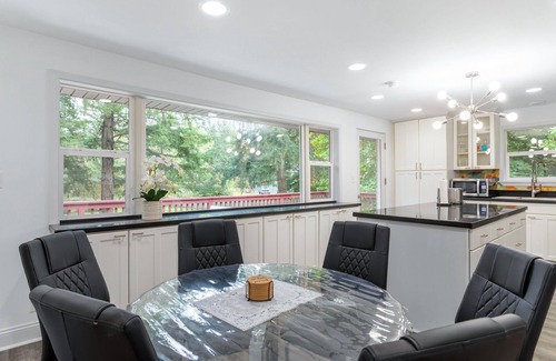 Sammamish House | 4-bedroom house with MIL suite