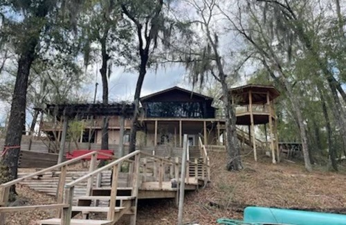 Chipley House | 4-bedroom Lake House 45 Minutes from the Beach!