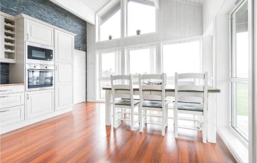 Torjulvagen House | 4 Bedroom Lovely Home In Kvisvik